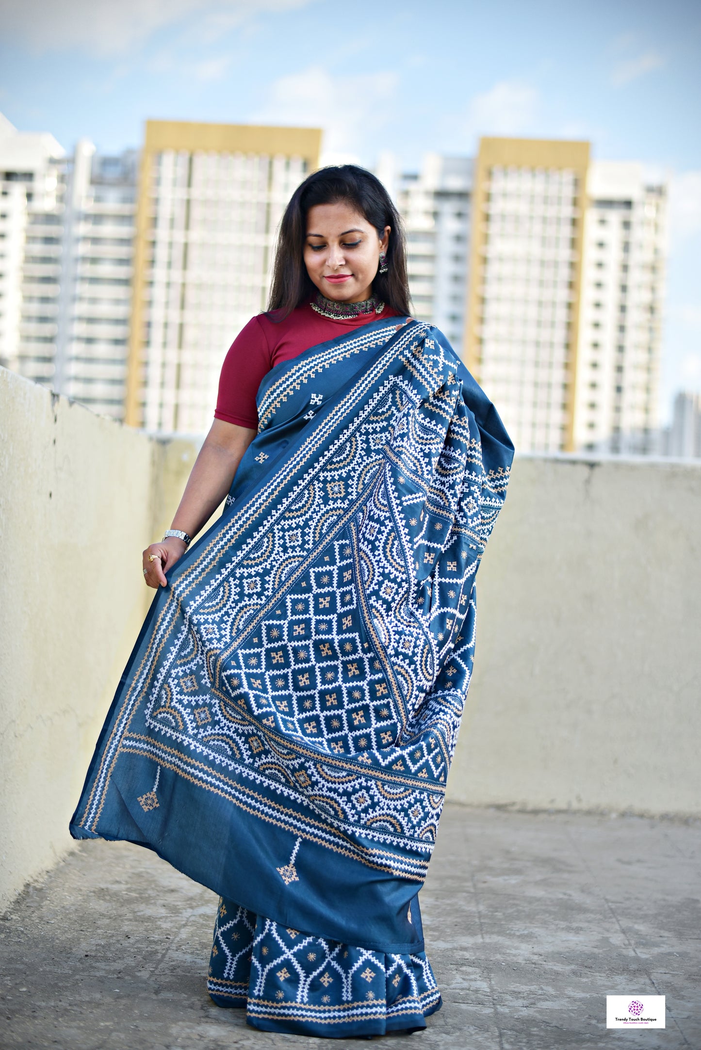 blue kutch handembroidered designer blended bangalore silk saree for wedding and festive wear lightweight best fabric with blouse piece and best price