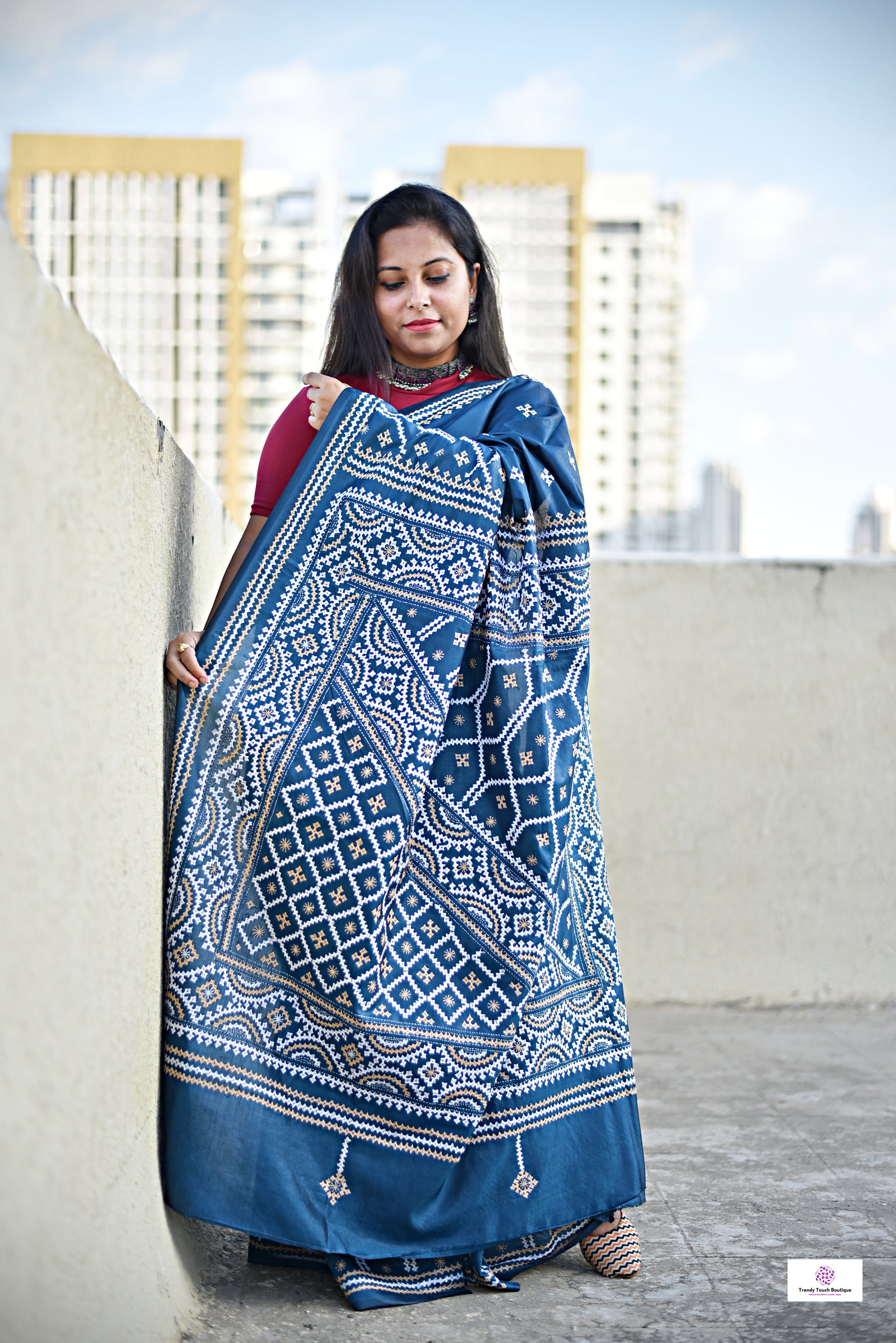 blue kutch handembroidered designer blended bangalore silk saree for wedding and festive wear lightweight best fabric with blouse piece and best price