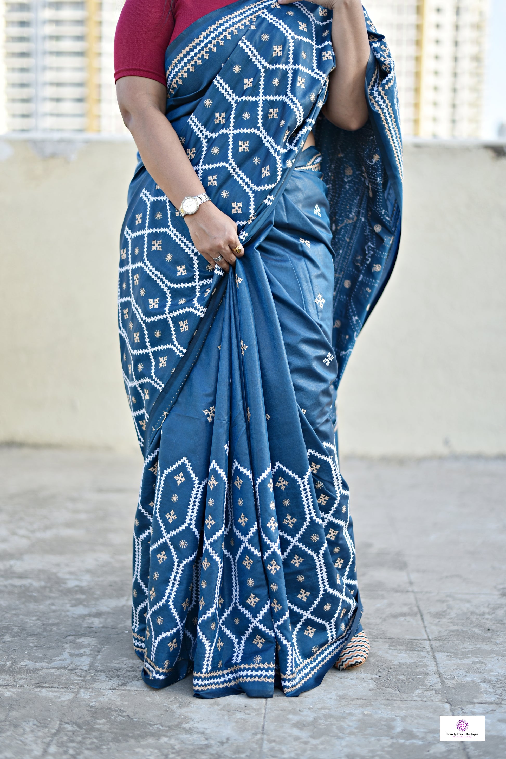 blue kutch handembroidered designer blended bangalore silk saree for wedding and festive wear lightweight best fabric with blouse piece and best price