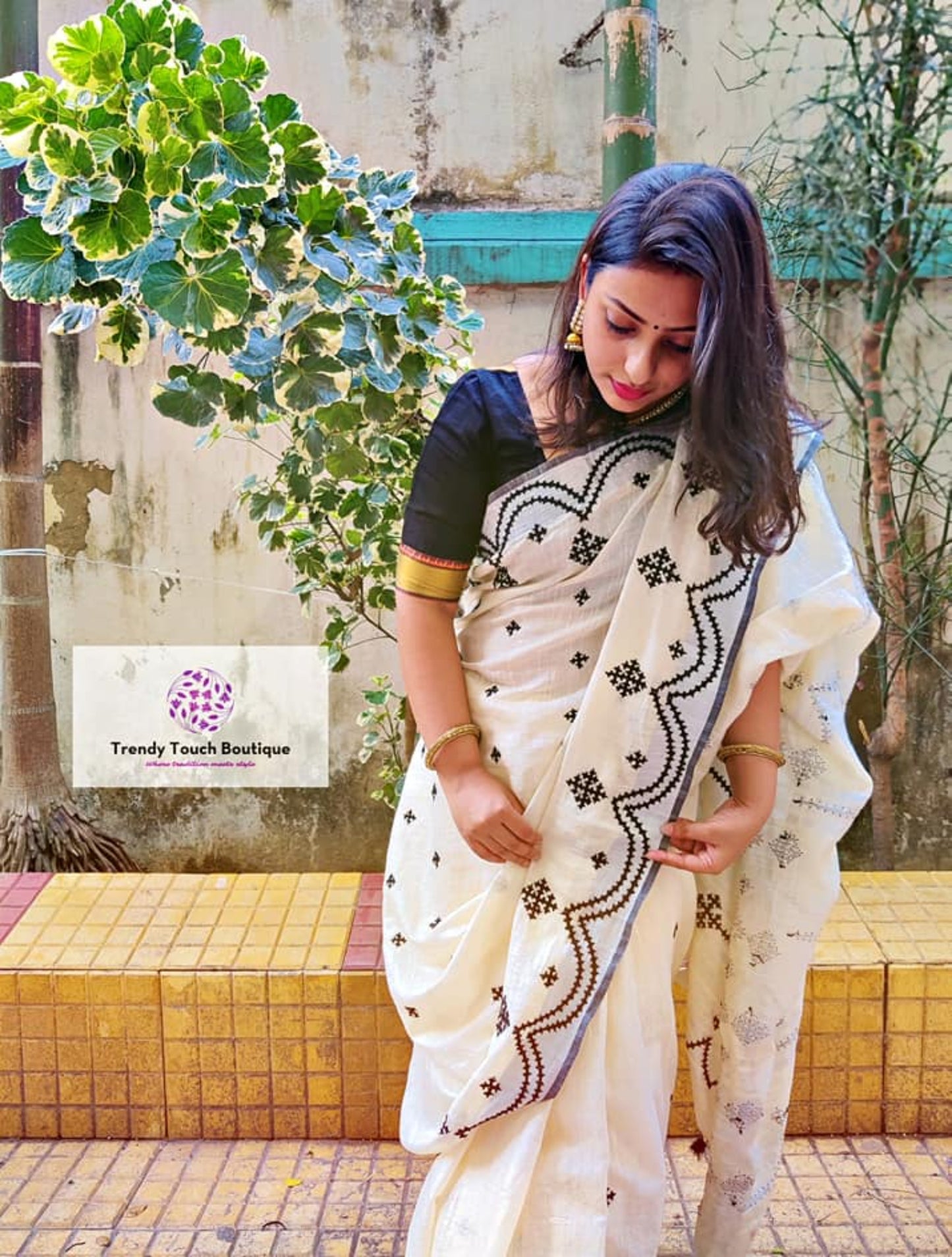 Alo Chaya - Kutch Work - Linen Saree (Made to Order)