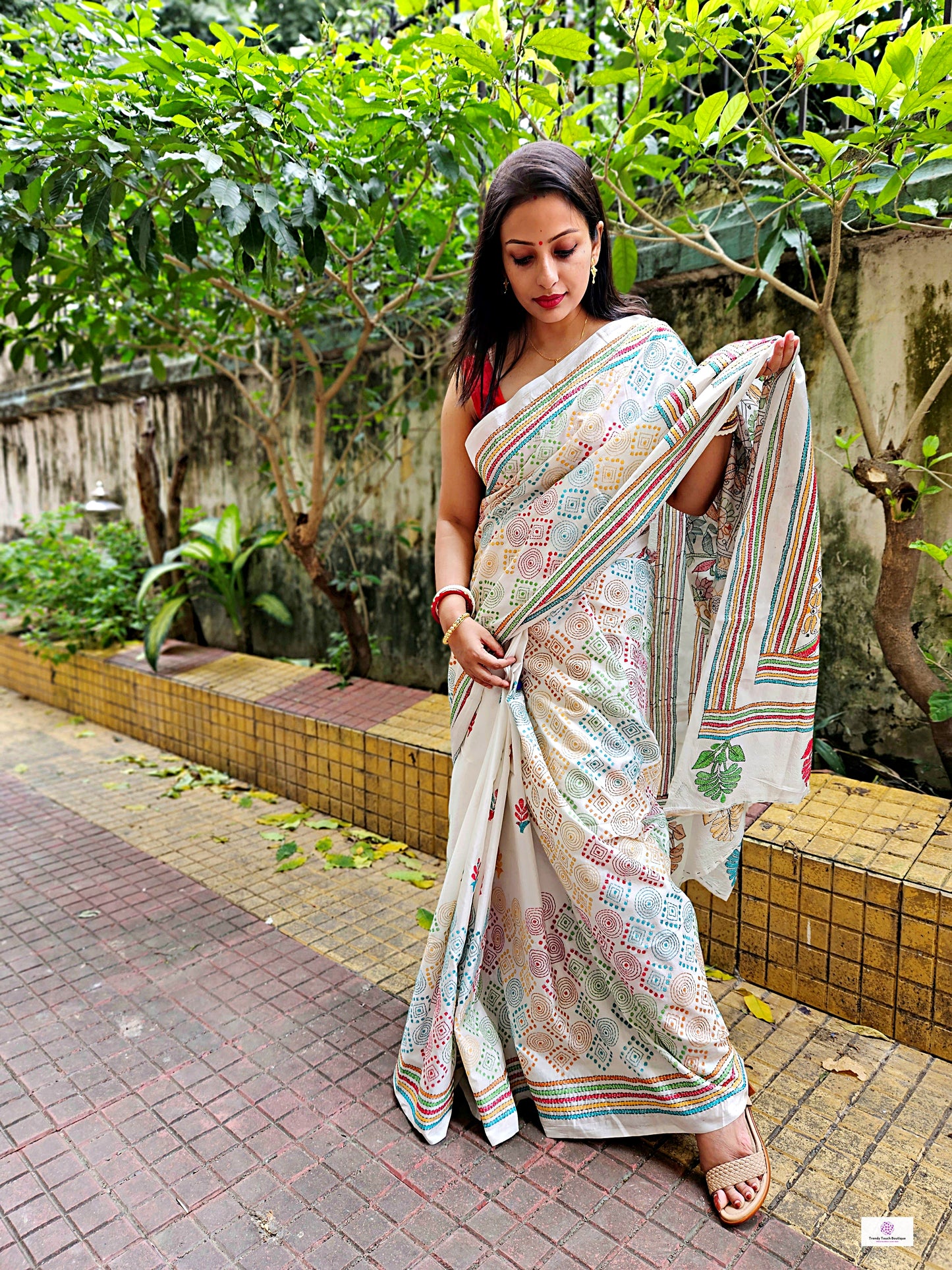 White floral design kantha stitch hand embroidered soft bangalore silk saree wedding season party wear marriage celebration affordable price with blouse piece designer saree