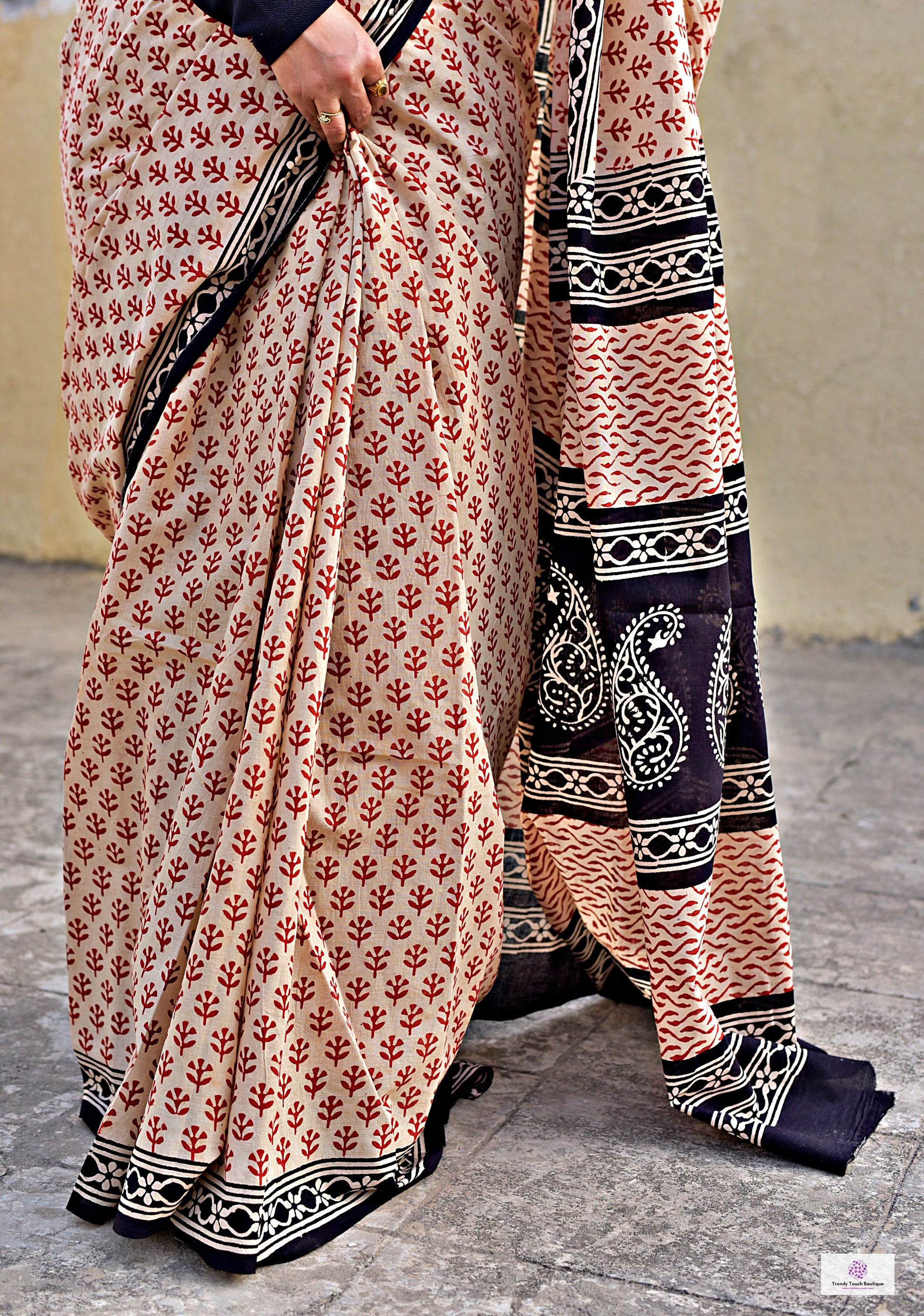 mulcotton handblock print best summer fabric office wear and everyday wear saree online best price with blouse piece black red and beige soft 
