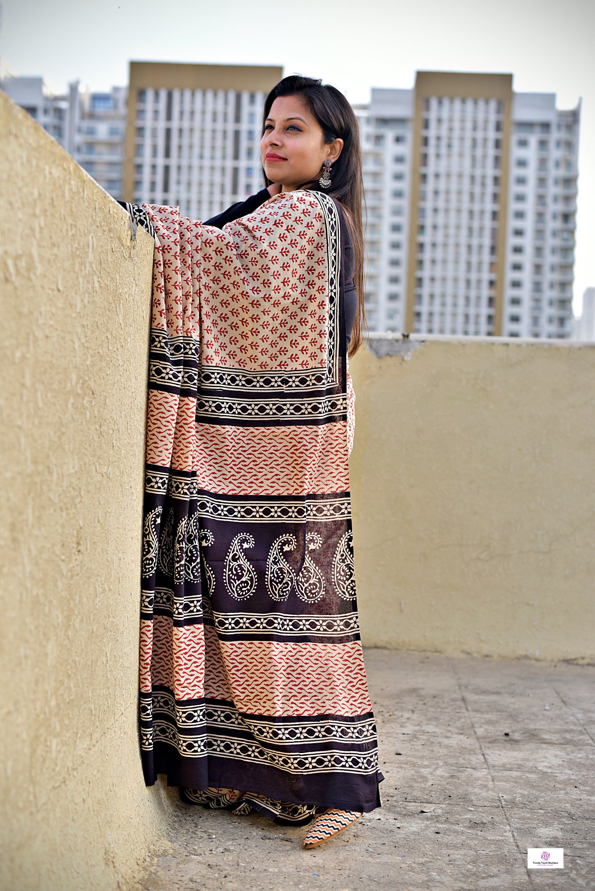 mulcotton handblock print best summer fabric office wear and everyday wear saree online best price with blouse piece black red and beige soft 
