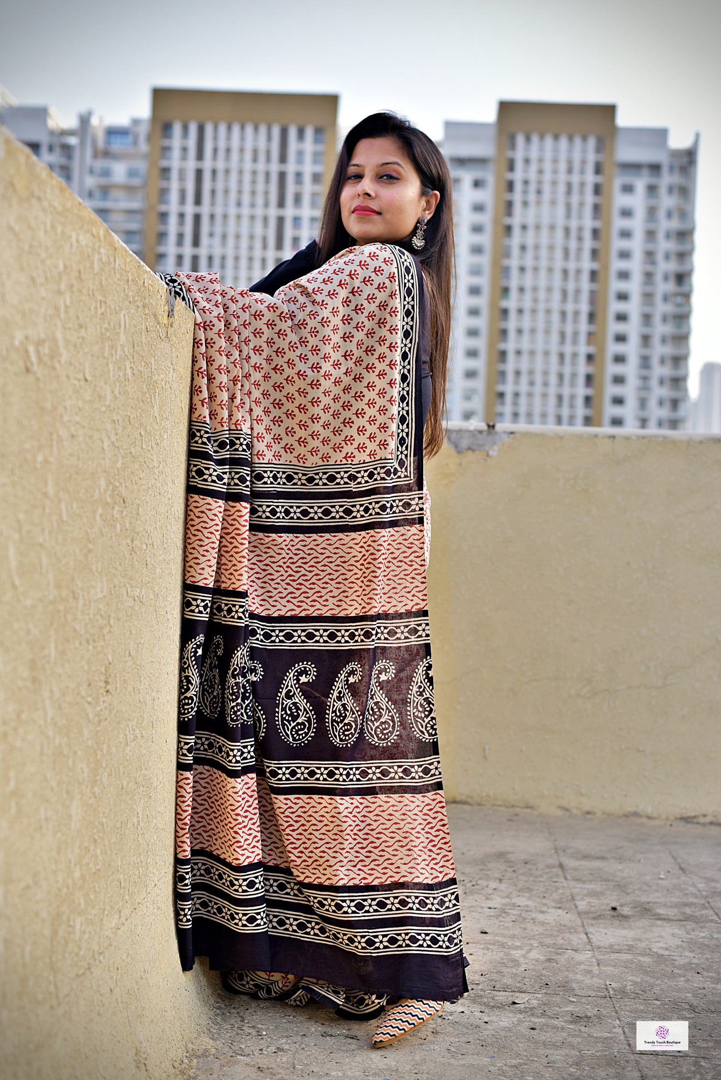 mulcotton handblock print best summer fabric office wear and everyday wear saree online best price with blouse piece black red and beige soft 