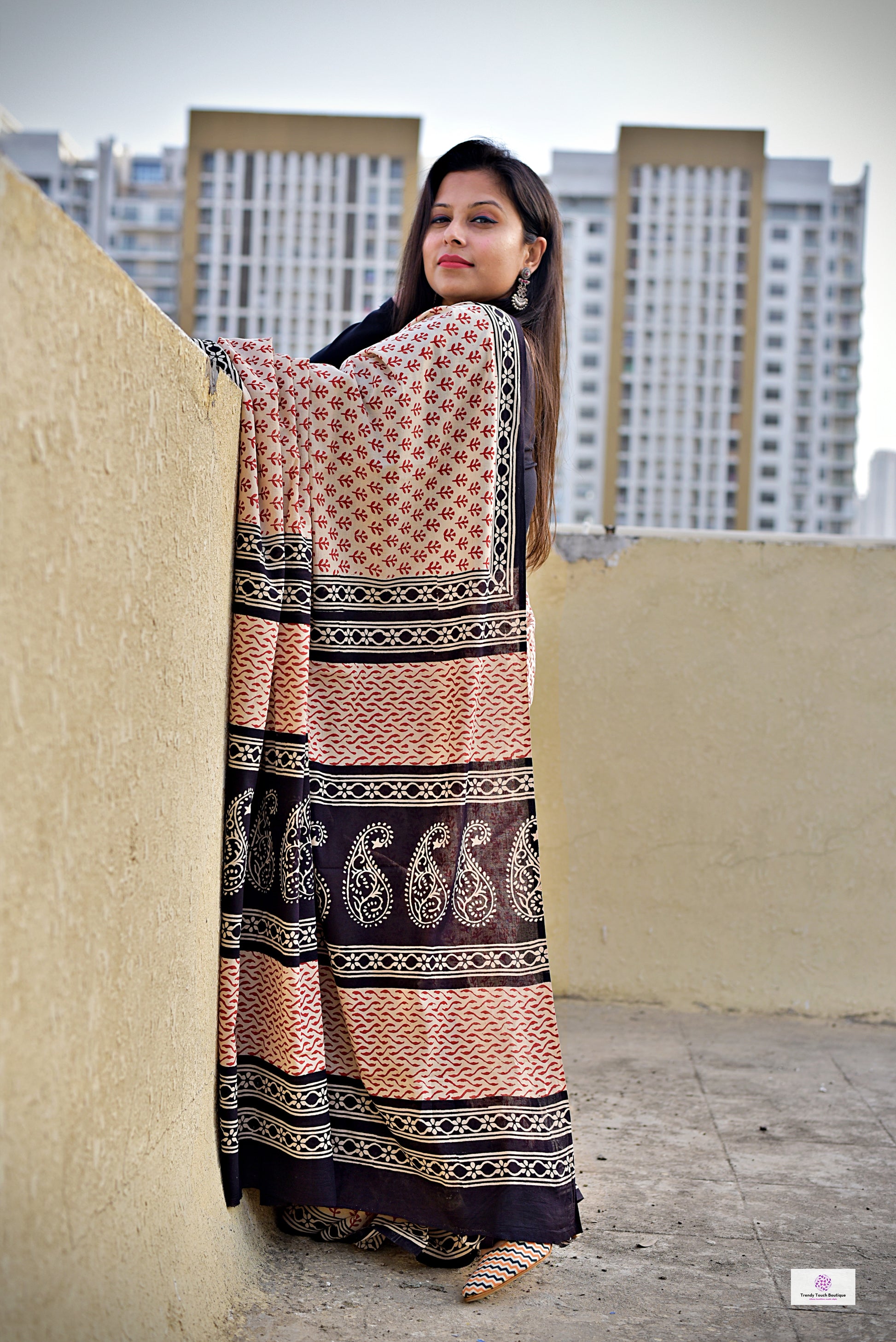 mulcotton handblock print best summer fabric office wear and everyday wear saree online best price with blouse piece black red and beige soft 